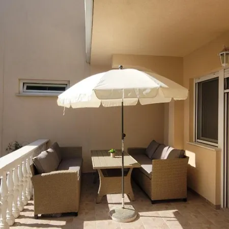 Apartment Lara Vir