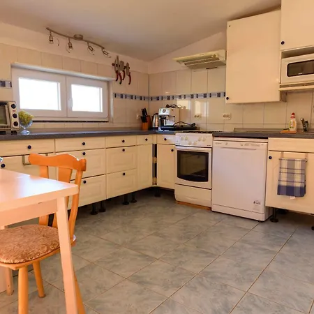 Lara Apartment Vir