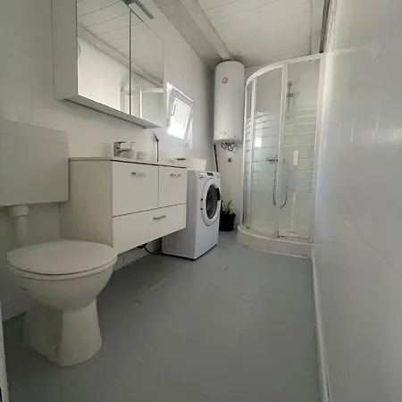 Apartment Lara *